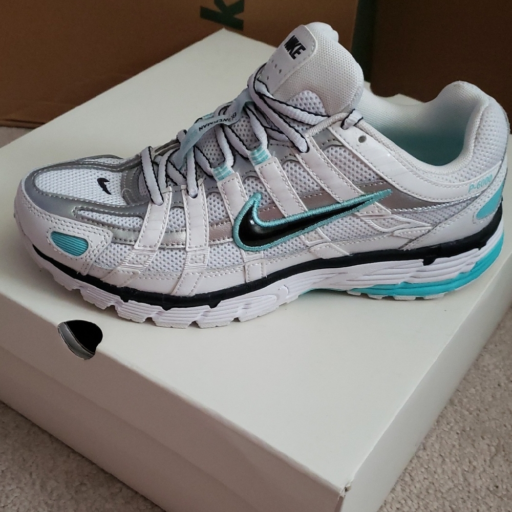 Nike Women's Silver and Teal Sneakers